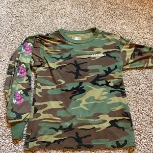 Long sleeve camo T-shirt with flowers